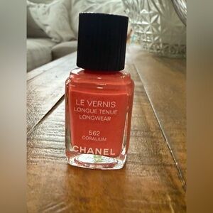 CHANEL Le Vernis in Coralium